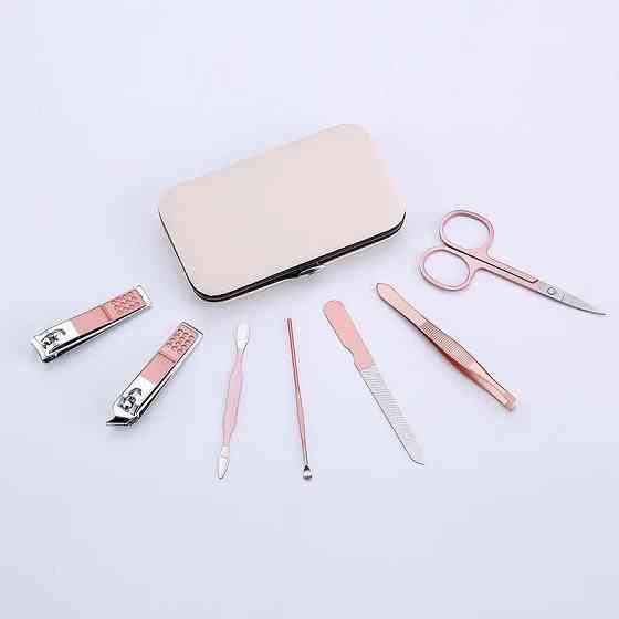 Набор для маникюра и педикюра 7 многофункциональных предметов,пилочка,ножницы,пинцет в кейсе цвет бежевый Каменец-Подольский