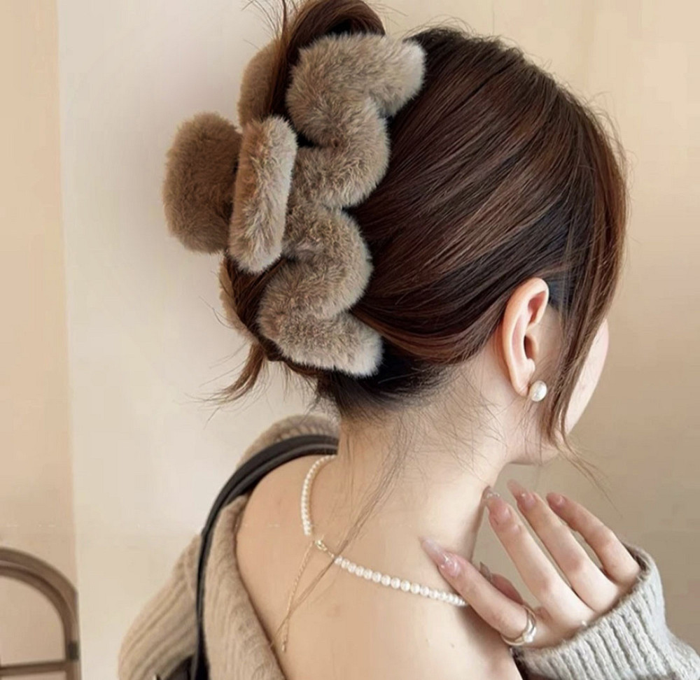 Шпилька крабік із хутра Сміла - фото 2