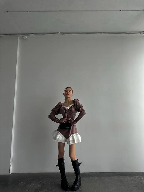 Женское стильное платье из эко-кожи+плотный коттон Карамельный, 40/42 Одесса - изображение 4