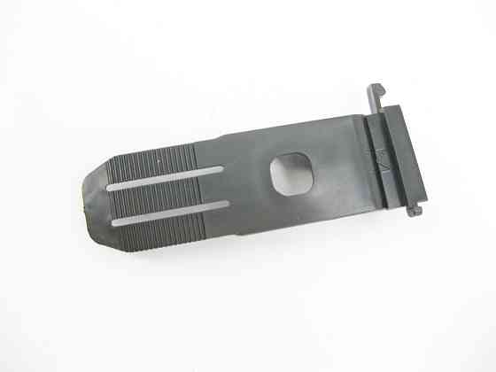 Mercedes-Benz  A2128855614 Новий пластиковий верхній тримач - кронштейн радіаторної решітки центральний E-Class W212 Одесса