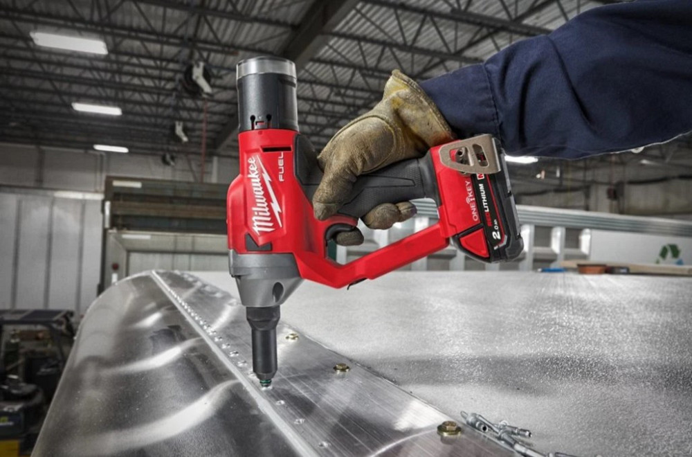 Заклепочник акумуляторний безщітковий MILWAUKEE M18 ONEFPRT-202X, діаметр заклепок 4,8-7,0мм (зарядний.пристрій М12-18 FC, 2 аку Одеса - фото 7