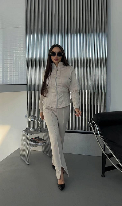 Женский стильный костюм двойка: жакет и штаны с разрезами замш на дайвинге Айвори, 46/48 Одесса - изображение 7