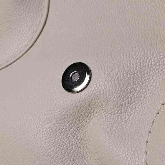 Деловая женская сумка с двумя ручками из натуральной кожи Shvigel 22830 Бежевая Киев