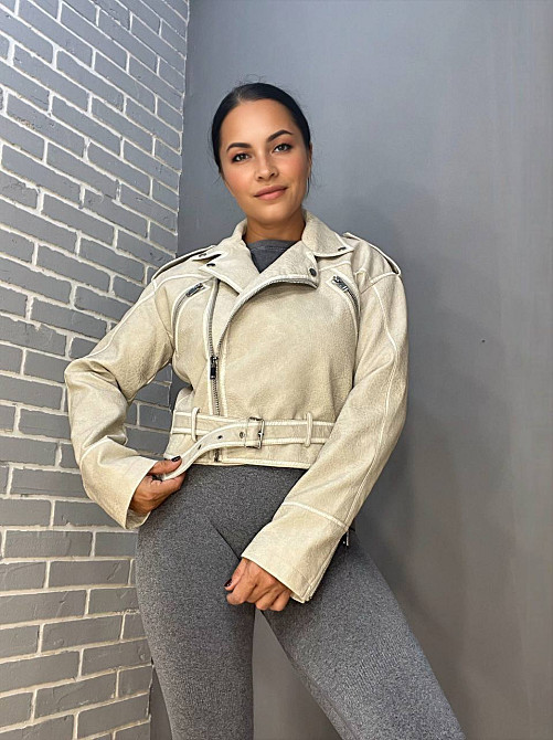 Куртка жіноча Aftf Basic 2466 коротка косуха блискавки пояс варені шви екошкіра сіра, світло-сірий, S Київ - фото 13