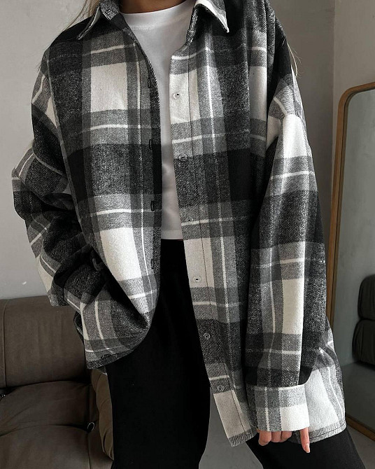 Жіноча трендова сорочка вільного крою з принтом клітинка Одеса - фото 5