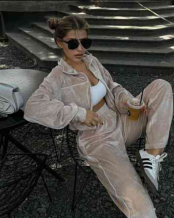 Женский стильный повседневный велюровый костюм двойка Бежевый Одесса