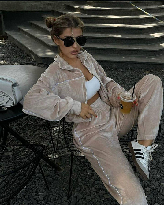 Женский стильный повседневный велюровый костюм двойка Бежевый Одесса - изображение 2