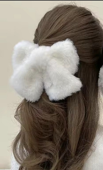 Заколка-автомат зі штучного хутра 