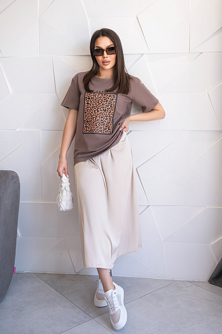 Женская футболка с леопардовым принтом 