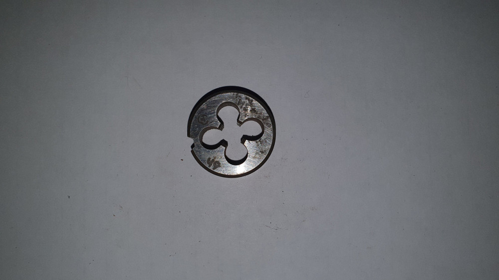 Плашка (лерка) метрическая М9 РД. СССР. Харьков - изображение 1