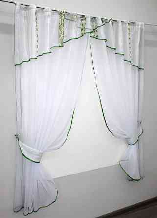 Кухонные шторы VR-Textil № 091к с ламбрекеном и подвязками белый с золотисто-зеленым 280х170 см (59-814) Киев
