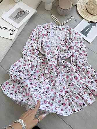 Женское романтичное мини платье в цветочный принт с кружевом софт / штапель Одесса