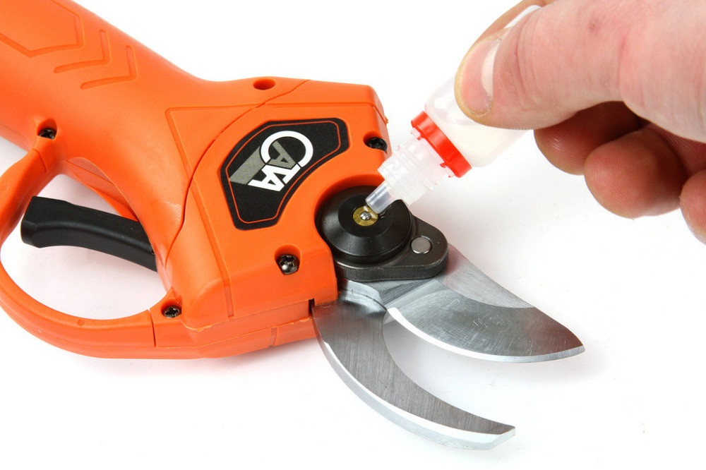 Акумуляторний секатор САТА для гілок з 2 батареями на А2 в кейсі Mar-Pol (M83009C) Нововолинськ - фото 7