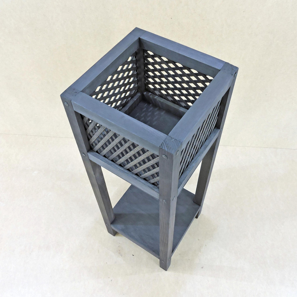 Кашпо на стойке 