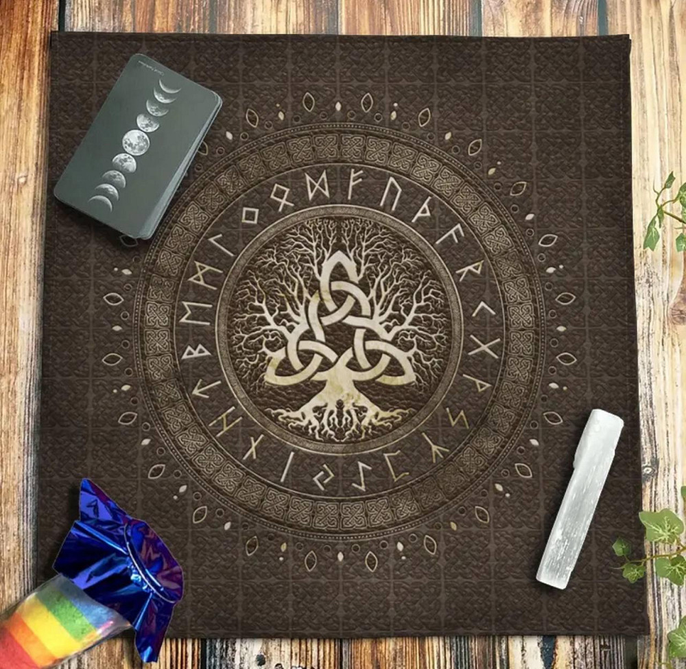 Алтарная скатерть для карт Таро и Рун. Скатерть для гадания 70*70 см. Языческий коврик с изображение Киев - изображение 1