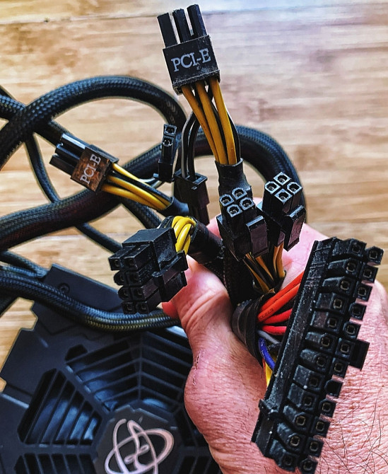 Блок живлення XFX PRO 850W Київ - фото 1