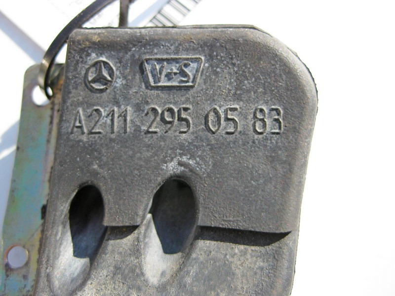 Mercedes-Benz  A2112950583 Тримач гальмівних трубок на моторному щиті праворуч E-Class W211 CLS C219 Одеса - фото 3