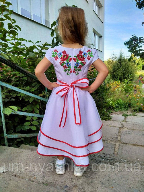 Красивая вышиванка детская вышитое платье   