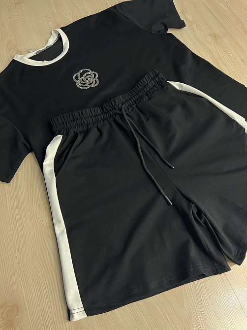 Костюм жіночий Saint Wish 385 футболка з шортами квітка камінці оверсайз чорний, чорний, 2XL Київ - фото 3