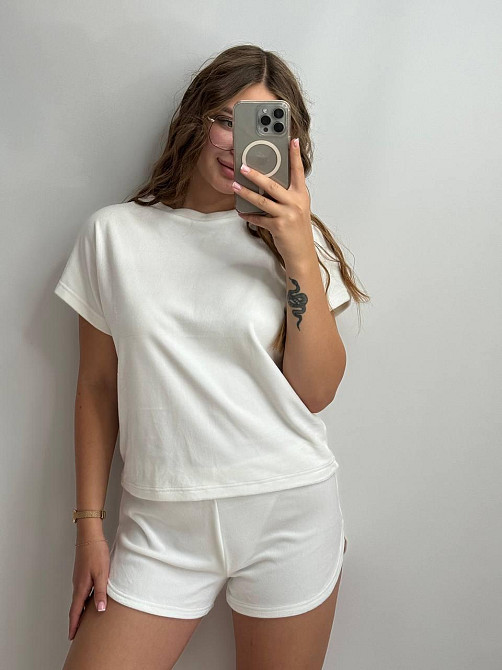 Пижама женская футболка + шорты из плюшевого велюра Молочный L Харьков - изображение 6