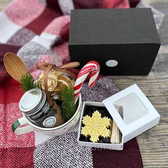 Компактный новогодний набор: чашка, горячий шоколад, сладости, свеча Снежинка Ирпень