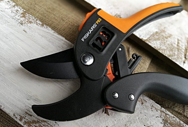 Контактний Секатор з храповим механізмом PowerStep™ Fiskars P83 (111670/1000575) Нововолинськ - фото 4