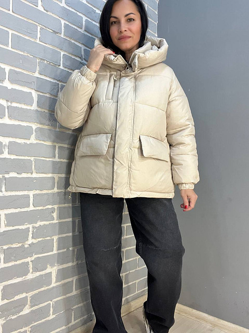 Куртка женская Lady Yep 9013 пуффер удлиненная наложенные карманы с капюшоном бежевая, бежевый, 44 Киев - изображение 11