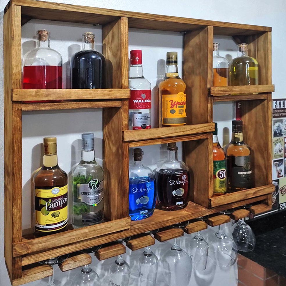 Настенная винная полка 