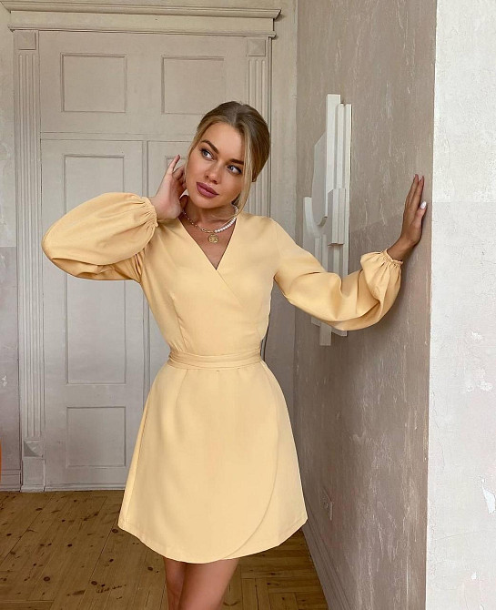 Женское романтичное мини платье на запах костюмка Одесса - изображение 1