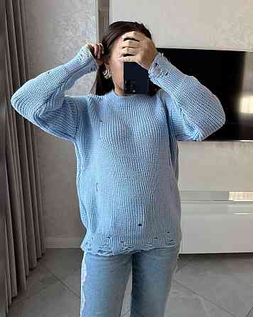 Женский уютный оверсайз свитер с рваным эффектом машинная вязка Голубой Одесса