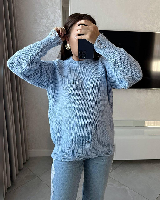 Женский уютный оверсайз свитер с рваным эффектом машинная вязка Голубой Одесса - изображение 2