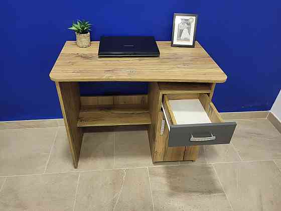 Маленький письмовий стіл учнівський для дитини школяра, підлітка з тумбою 90 см Дуб Флагшток Львів