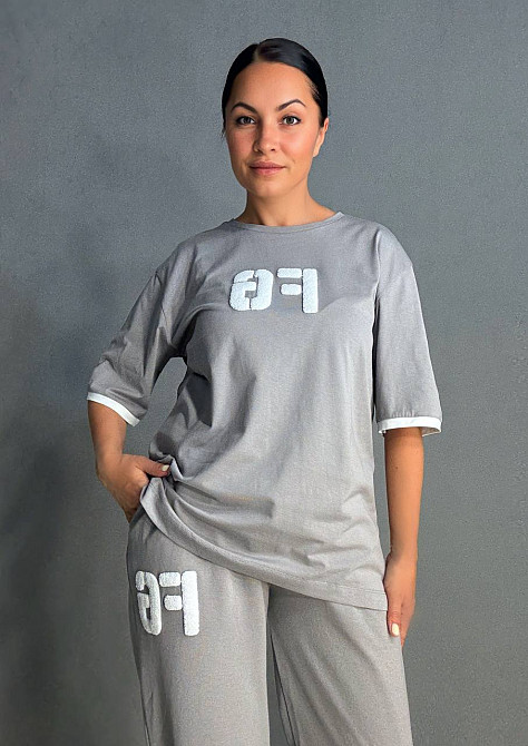 Костюм женский CAPPITONE 101190 оверсайз футболка с нашивкой FG и брюки палаццо на резинке серый, серый, M Киев - изображение 6