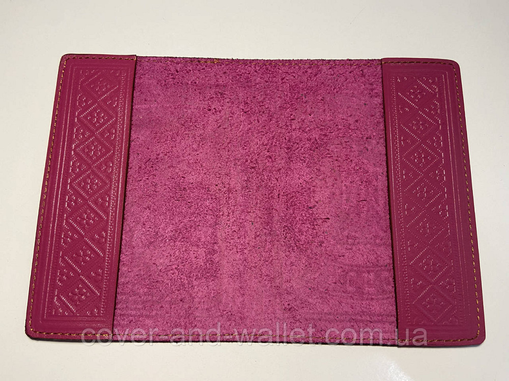 Шкіряна обкладинка на паспорт із гербом України рожевого кольору Київ - фото 7