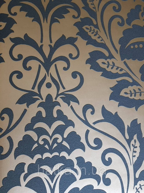 Вінілові шпалери на флізелін AS creation Attractive вензель великий структурний чорний на золотистому Київ - фото 1