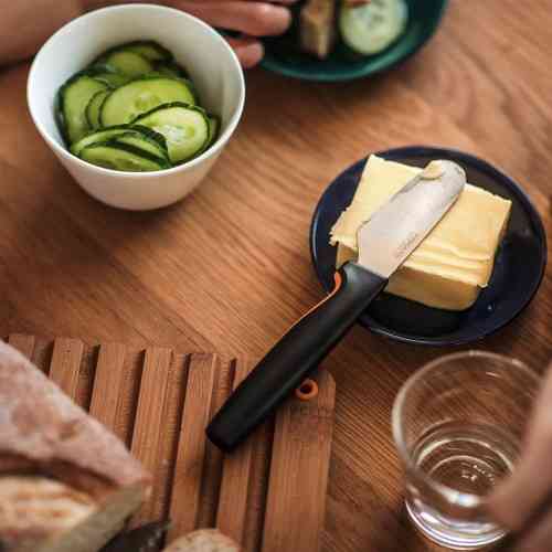 Нож для масла 8 см Fiskars 