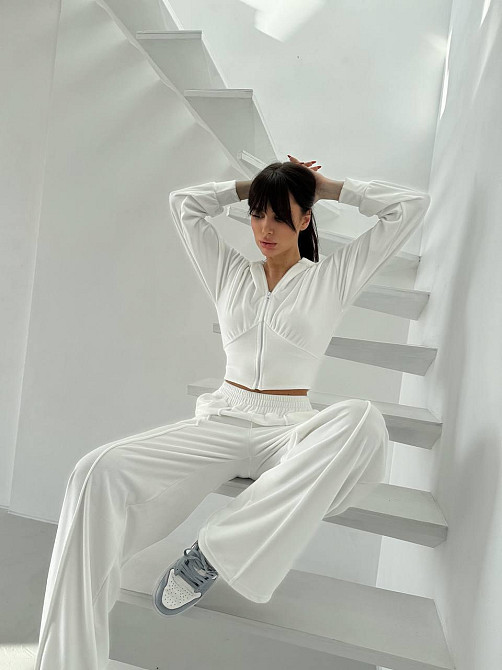 Жіночий прогулянковий костюм-двійка: кофта на блискавці та штани з велюру Білий, 42/44 Одеса - фото 4