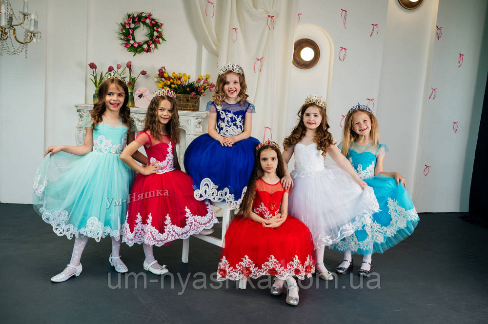 Длинное нарядное платье 3Д-кружево на 6-8 лет Кривой Рог - изображение 1