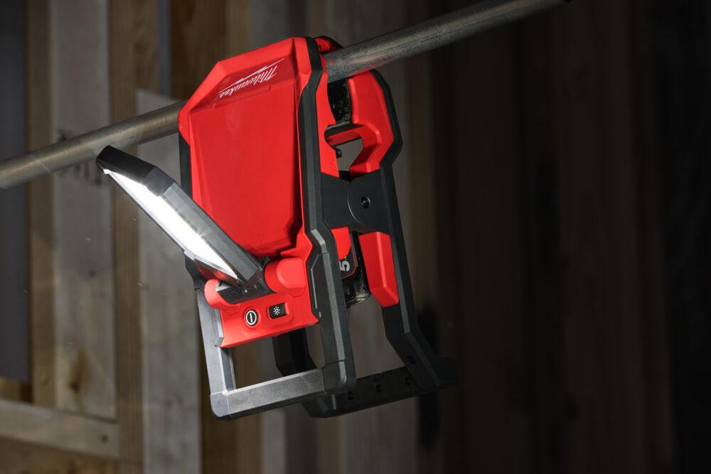 Ліхтар світлодіодний акумуляторний MILWAUKEE, M18 PAL2-0 2000 люмен Одеса - фото 3