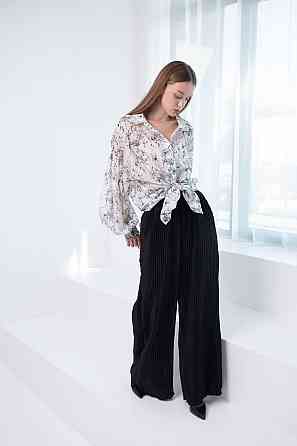 Женский романтичный костюм двойка: рубашка и плиссированные брюки дабл шелк армани + тенсел Черный Одесса