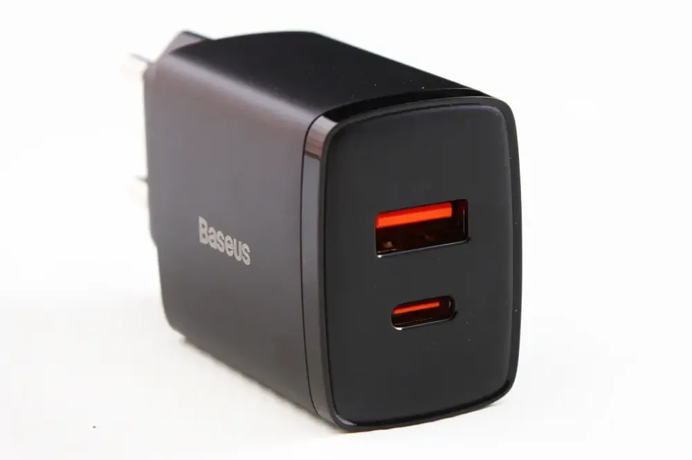 Зарядное устр-во QC 220В 20 Вт 1USB + Type-C Baseus Compact черный Винница - изображение 1