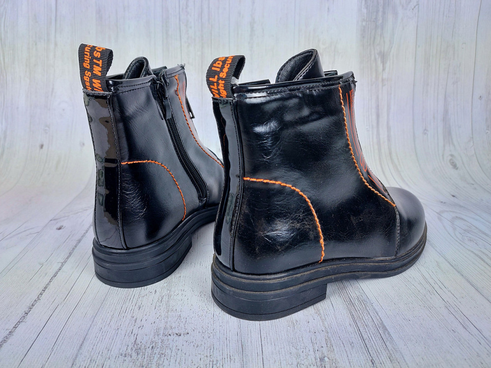 Детские демисезонные черные ботинки для девочек с оранжевыми вставками 32,34,35,36,37 Николаев - изображение 2