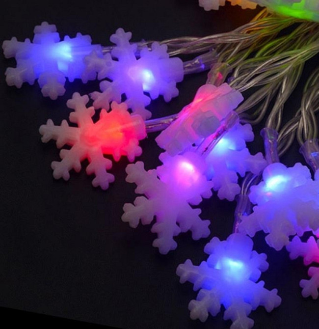 Світлодіодна новорічна гірлянда "Сніжинки" 20 LED, 5м + перехідник, 220V Київ - фото 1