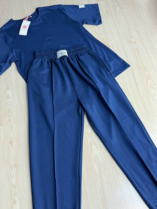 Костюм женский CAPPITONE 101212 оверсайз футболка и джогеры с нашивками темно синий, темно-синий, L Киев - изображение 13