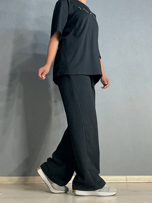 Костюм женский CAPPITONE 101183 с надписью футболка оверсайз и брюки палаццо черный, черный, S Киев - изображение 15