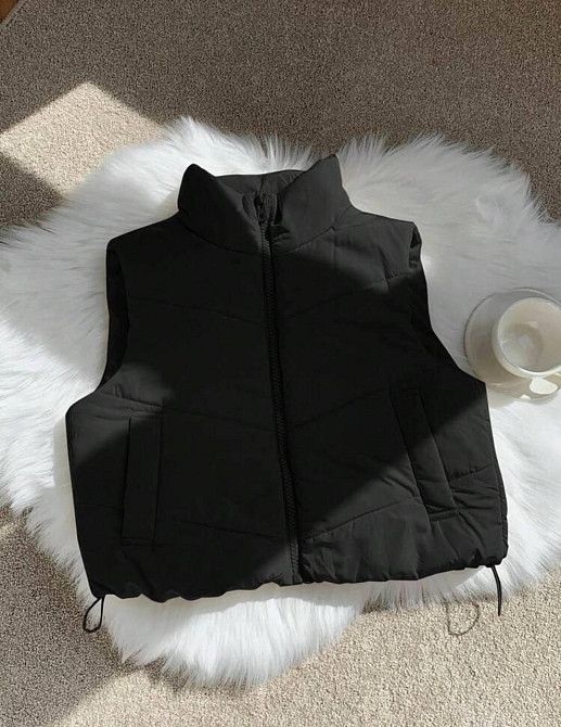 Жіноча укорочена жилетка з кишенями на блискавці плащівка на синтепоні Чорний, 42/44 Одеса - фото 4