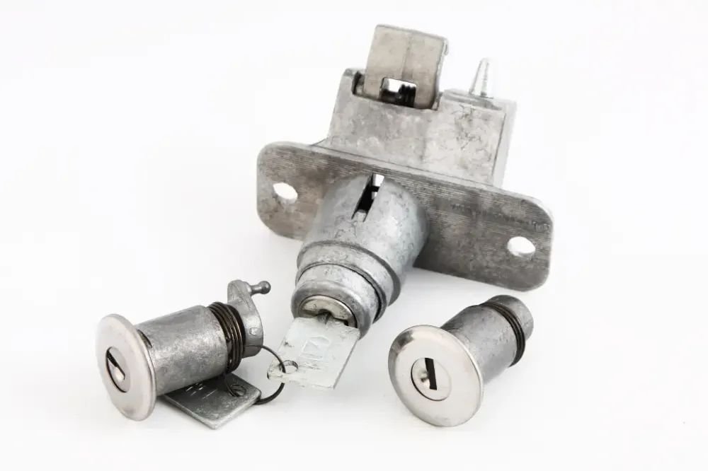 Замок багажника Таврія з циліндрами з захисною шторкою (ключ ЗАЗ) Вінниця - фото 1