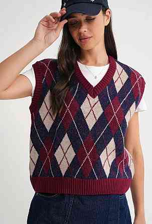 Женский теплый оверсайз жилет с геометрическим орнаментом Бордо Одесса