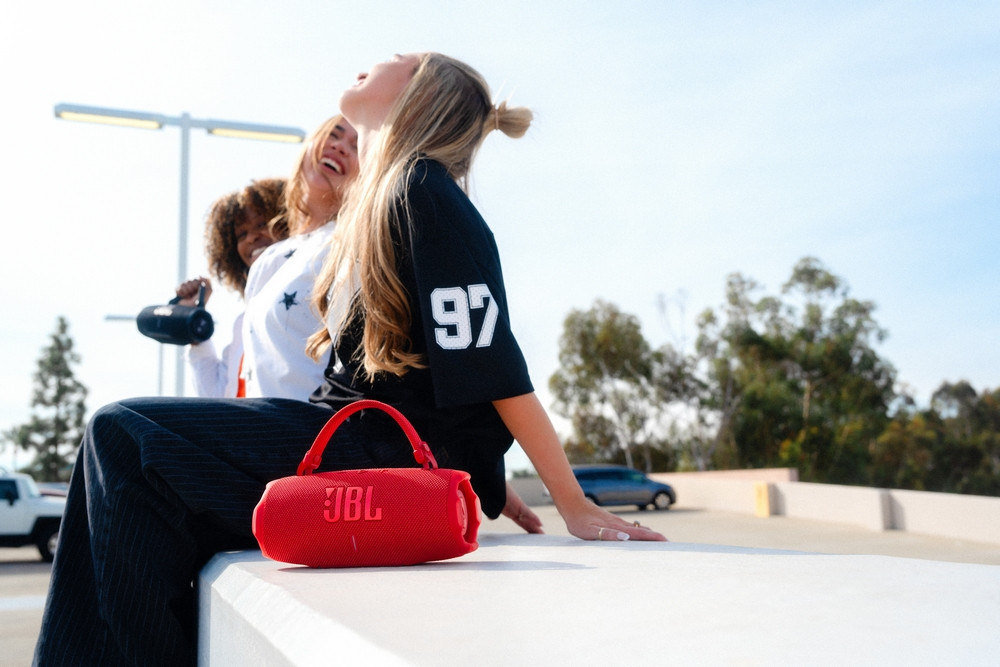 Портативна акустика JBL Charge 6 White (JBLCHARGE6WHT) (7106537) Київ - фото 2