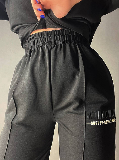 Костюм жіночий CAPPITONE 101216 оверсайз футболка з джогерами з швом і написом чорний, чорний, L Київ - фото 4